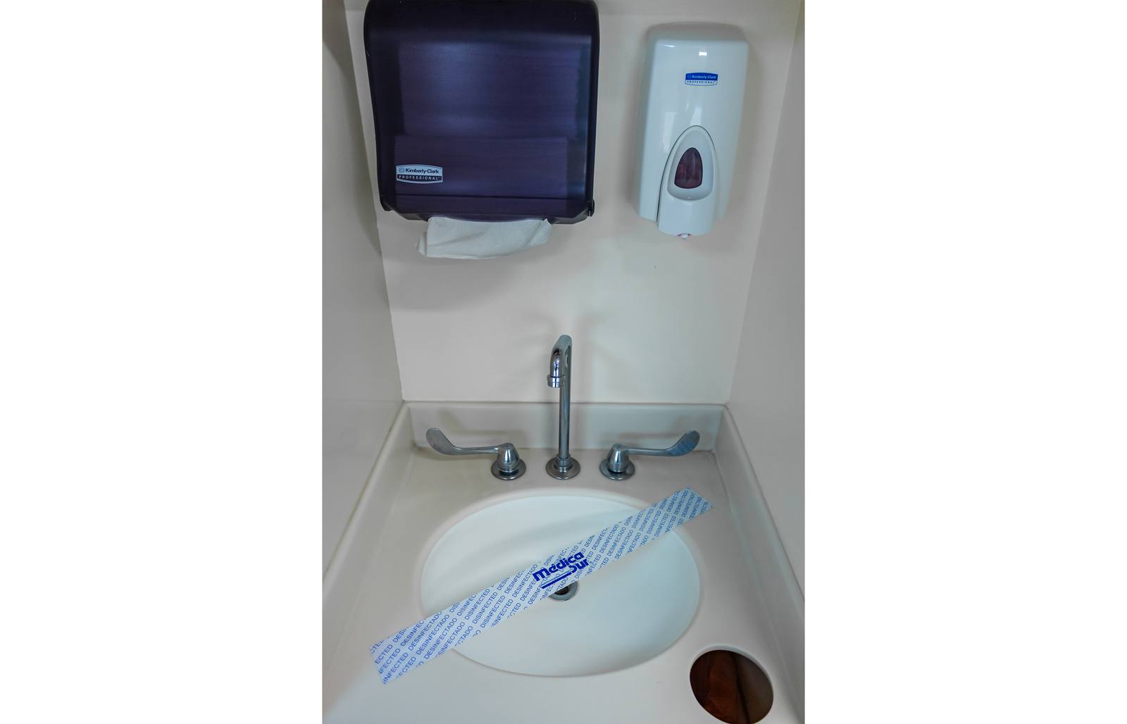  Exclusive hand wash basin for Health Personnel Médica Sur Copyright